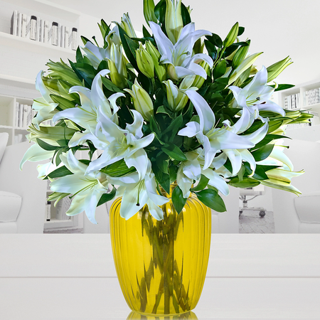 Espuma floral (1.0), Ruscus (6.0), Papel empavonado Beige (2.0), CINTASATIN BEIGE (3.0), Liliums Blancos (10.0)